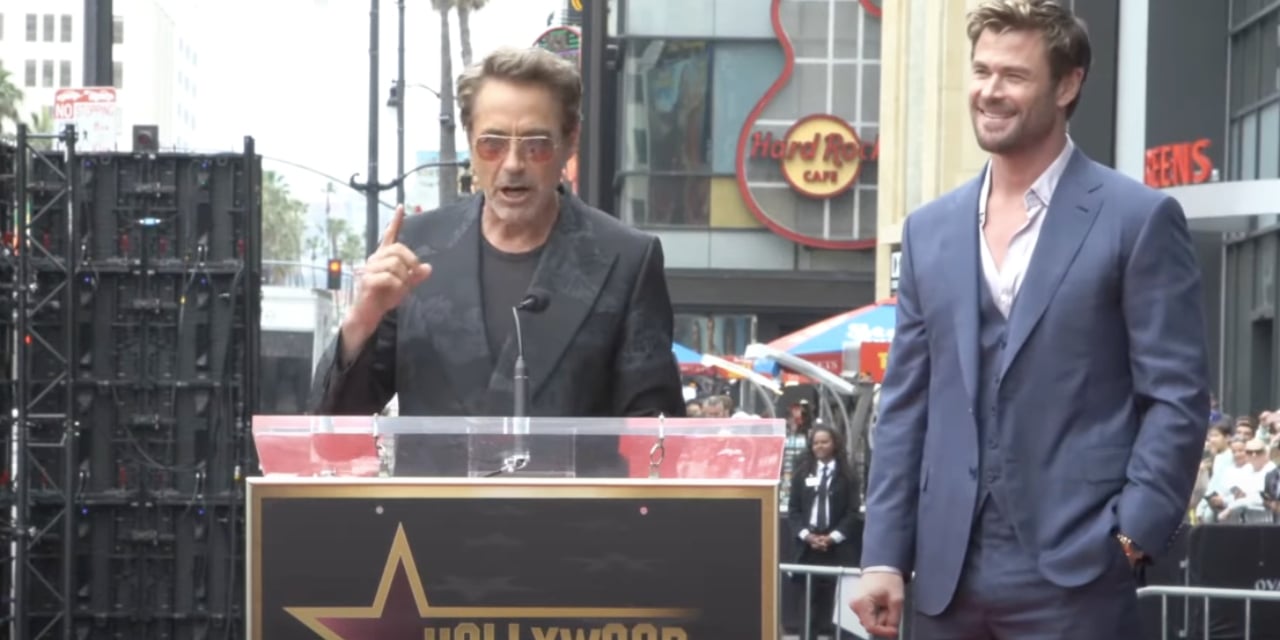 Chris Hemsworth ha ora una stella sulla Walk of Fame, e Robert Downey Jr. lo prende in giro!