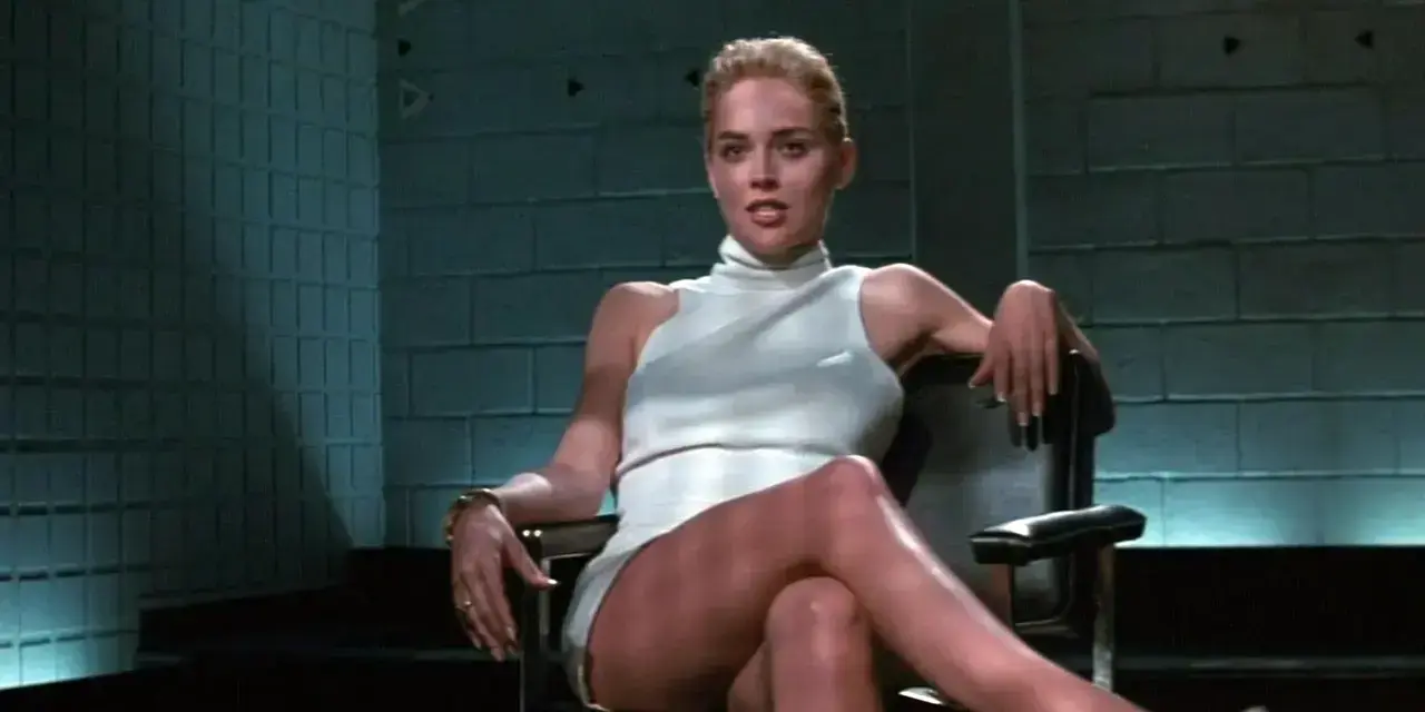 Sharon Stone ricrea la famosa scena di Basic Instinct dopo anni di polemiche