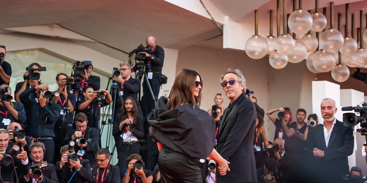 Tim Burton e Monica Bellucci a Venezia per l’anteprima di Beetlejuice Beetlejuice