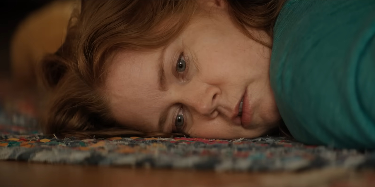 Nightbitch: Amy Adams si trasforma in un cane nel primo trailer del film di Marielle Heller