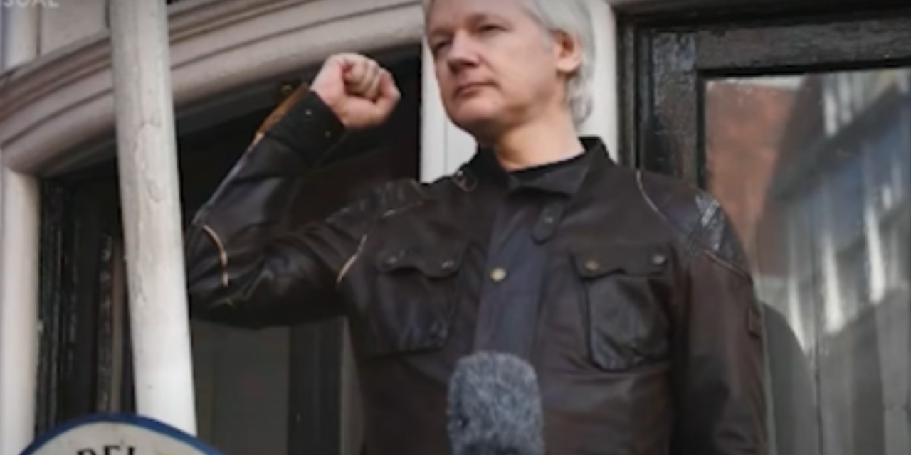 Il documentario su Julian Assange viene ritirato dal Sundance, “Sviluppi imprevisti”