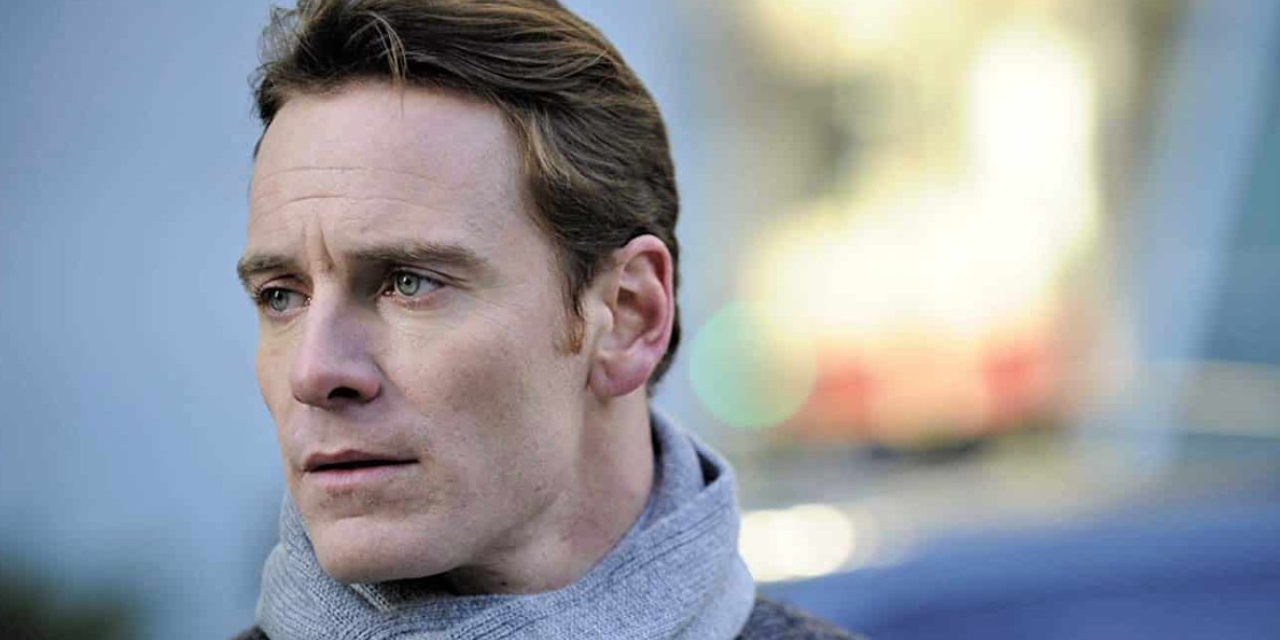 Michael Fassbender ha rischiato di morire su una barca mentre ascoltava gli ABBA, “Una bella colonna sonora per morire”