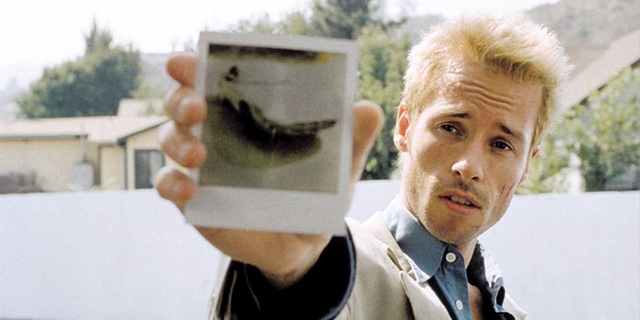 Guy Pearce odia la sua interpretazione in Memento: “Faccio schifo in quel film!”