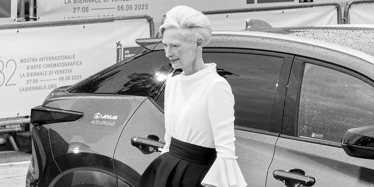 Venezia 82: tutti i video e le foto in esclusiva di Tilda Swinton